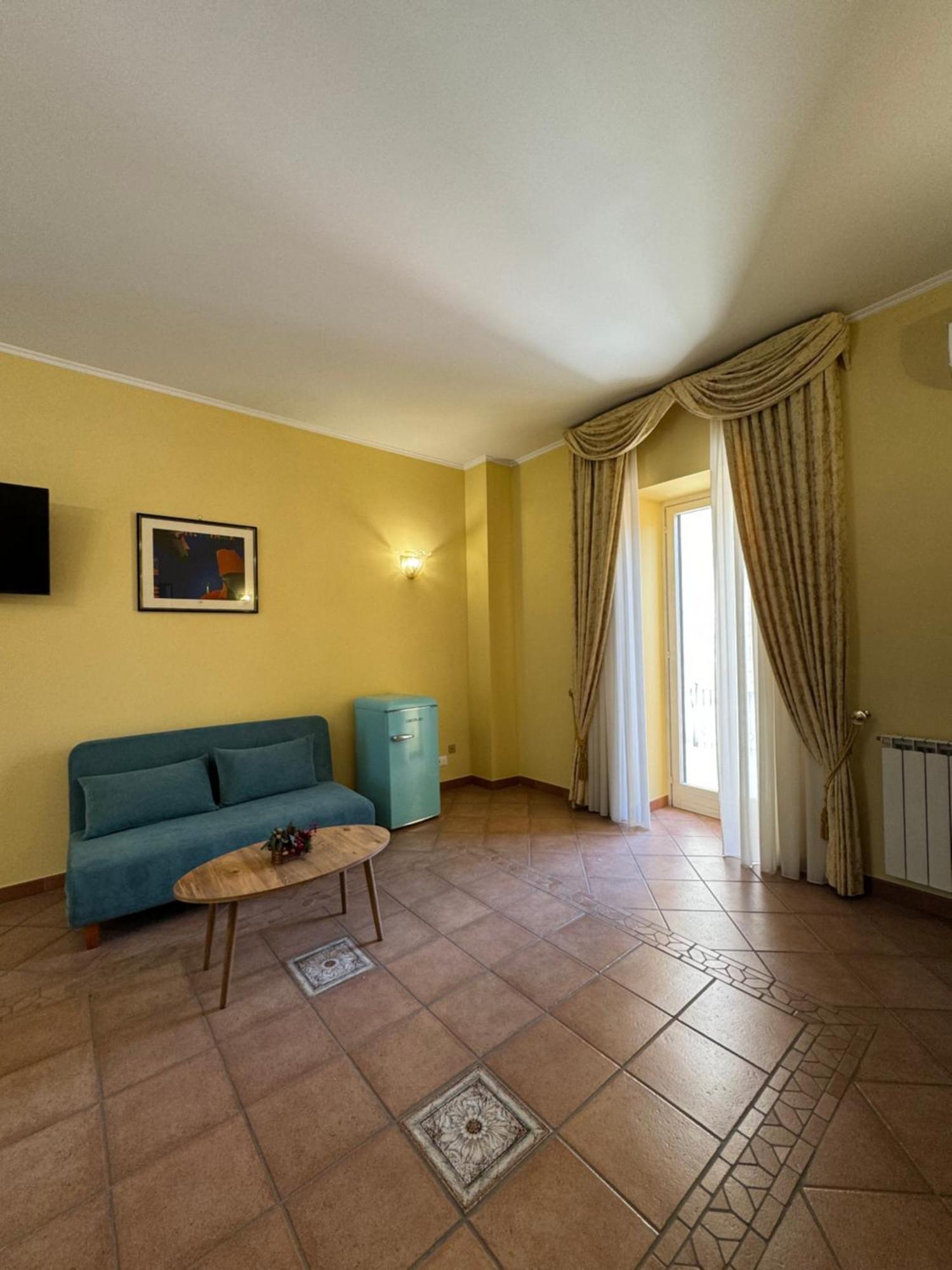 Casa Pepe - Fondi Vertice Rooms Екстериор снимка